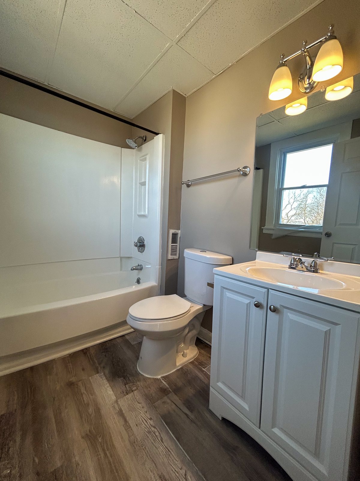 5207 unit 3 bathroom