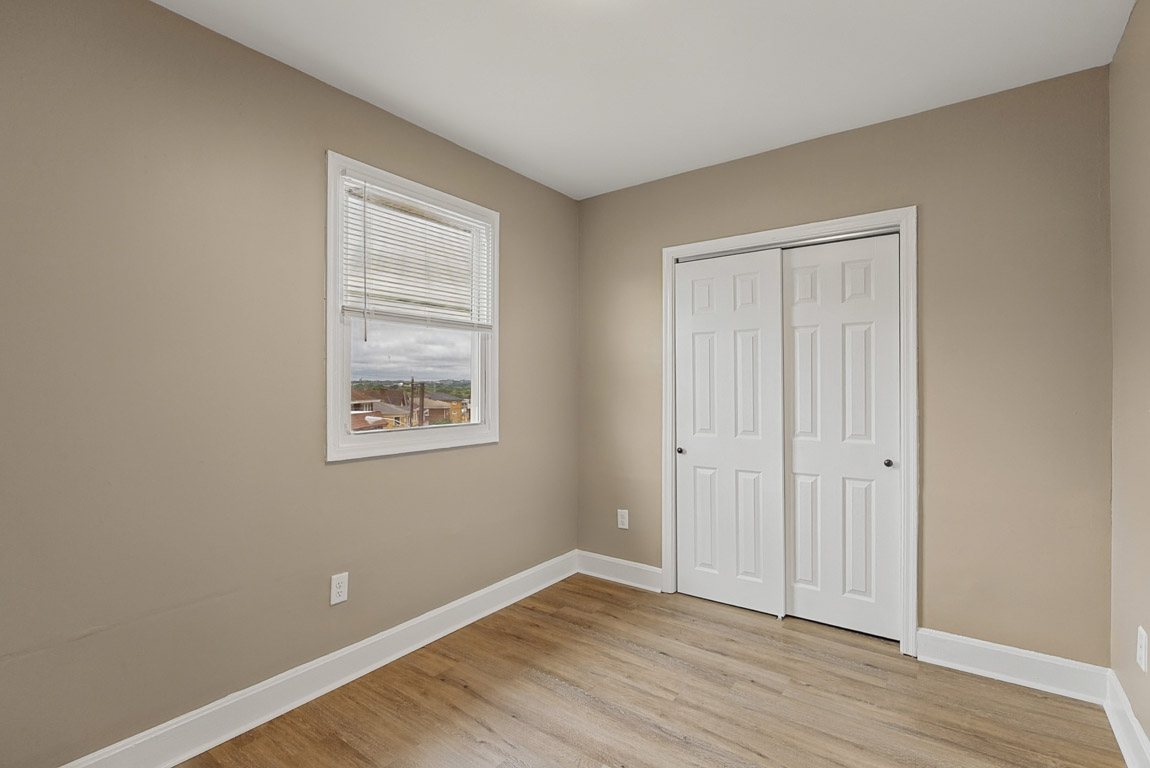 5211 unit D bedroom
